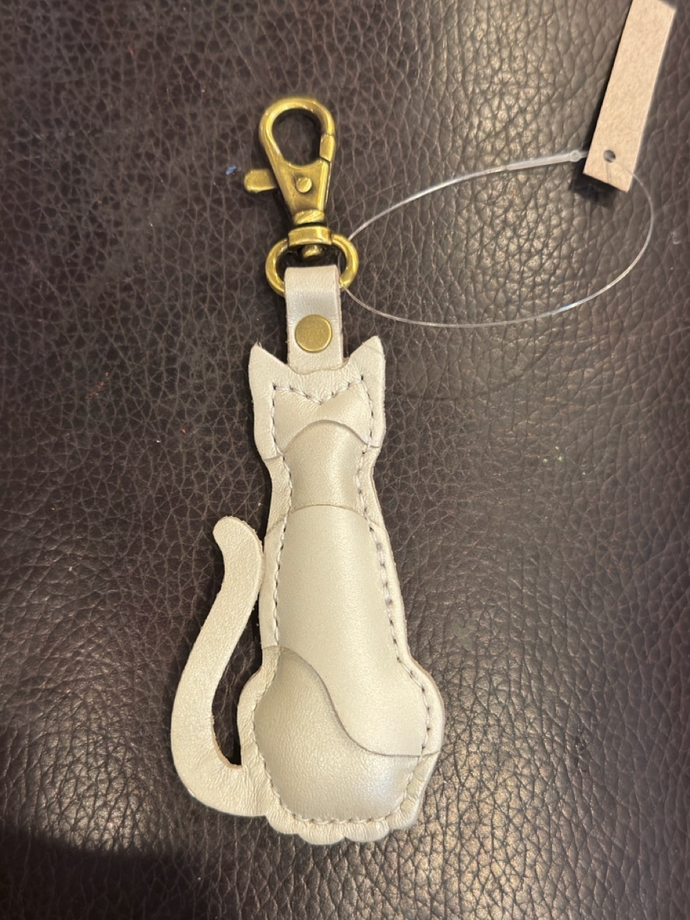 Portland Leather. White Cat in Genuine Leather Keychain with Brass Clip